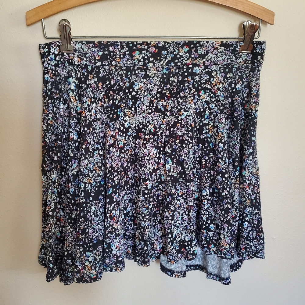 Skater mini skirt Medium black with tiny floral print